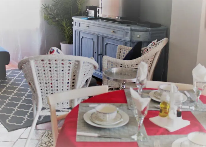 La Casita Gris
